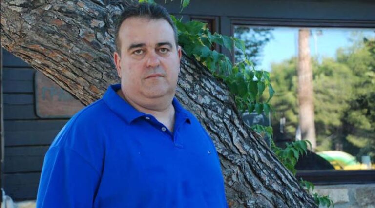 Αναγνώριση και σεβασμός: Ο Θωμάς Μαυρογόνατος τιμά το έργο του Σπύρου Λουκάτου