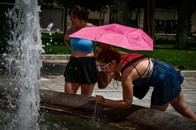 Καιρός: Συνεχίζεται ο “μίνι” καύσωνας – Πότε θα αλλάξει το σκηνικό