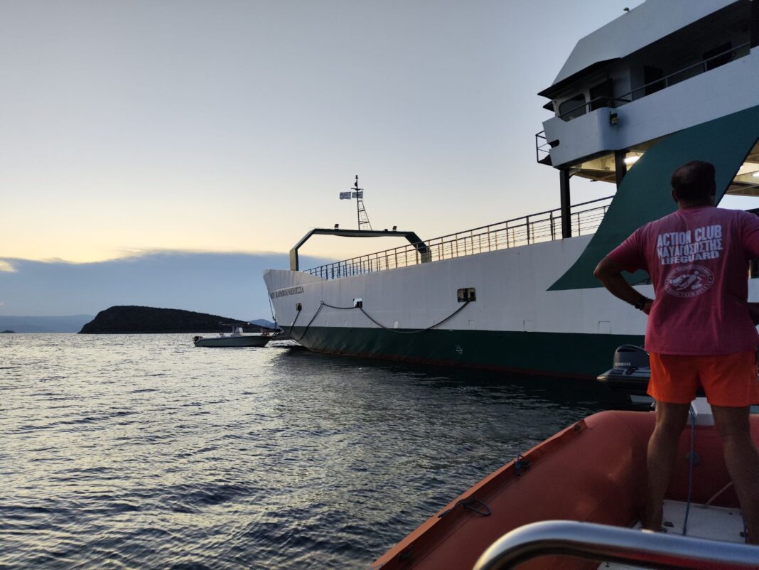 Προσάραξη πλοίου στην Εύβοια: Αποκλειστικές εικόνες από το σημείο