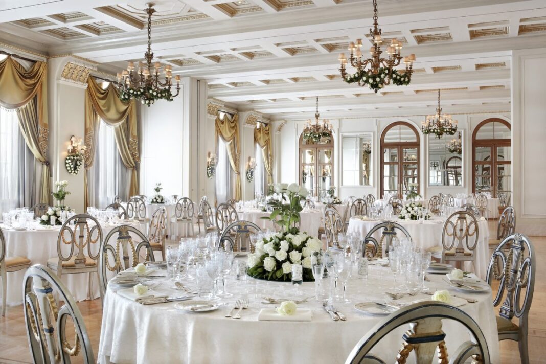 Καλεσμένη σε γάμο παρήγγειλε πίτσα στη δεξίωση