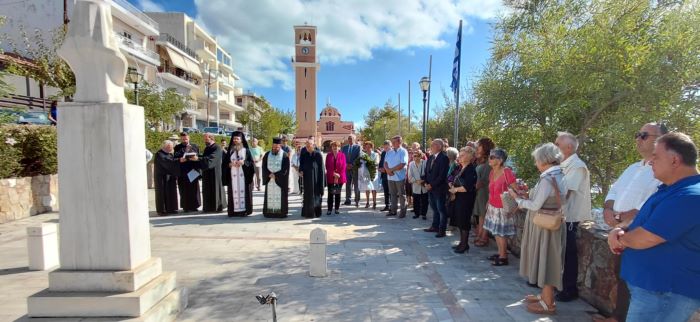 Ραφήνα : Θεία Λειτουργία και κατάθεση στεφάνου στο Ηρώο του Ιερομάρτυρα Χρυσοστόμου Σμύρνης
