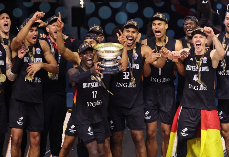 Η απονομή του τροπαίου στην πρωταθλήτρια Ευρώπης Γερμανία (pics)