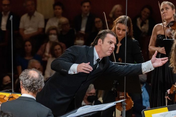 Πανδαιμόνιο για τον Κουρεντζή – Σε 10 λεπτά έκανε το απόλυτο sold out