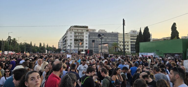 Σύνταγμα τώρα: Το New Polis Group καταγράφει λεπτό προς λεπτό τη μεγάλη διαμαρτυρία