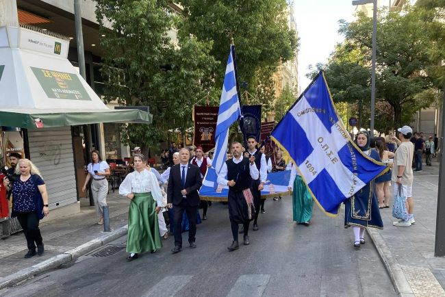 Ο Σύλλογος Τριγλιανών Ραφήνας στο Μνημείο του Αγνώστου Στρατιώτη- τίμησε τον Άγιο Χρυσόστομο Σμύρνης και τους προγόνους του
