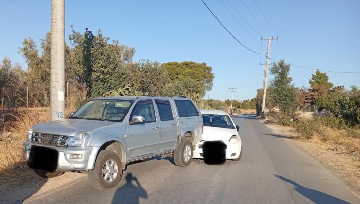 Σύγκρουση δύο αυτοκινήτων και μίας μηχανής στην οδό Αρίωνος – rpn