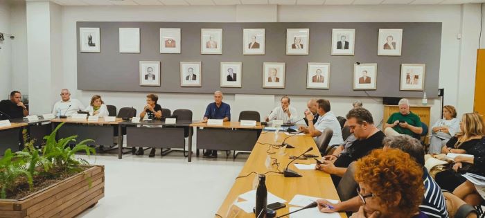 Παράδοξα και ερωτήματα στο δημοτικό συμβούλιο Ραφήνας Πικερμίου