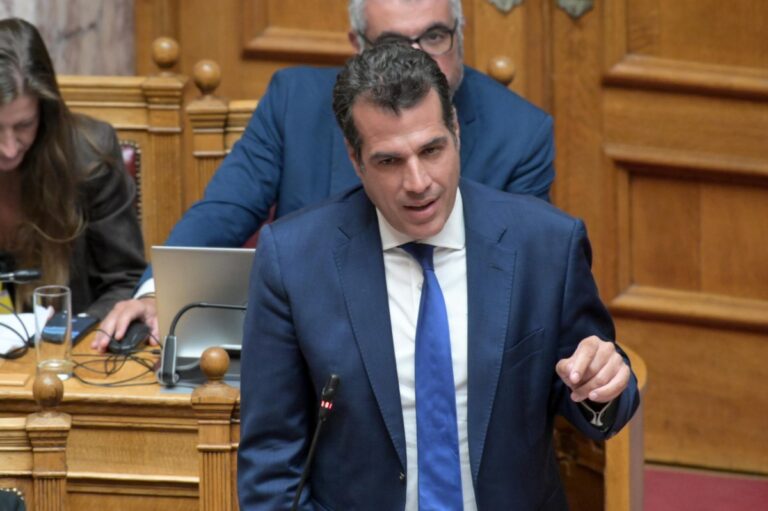 Εγκύκλιος Πλεύρη: Καταργείται ο όρος «παράτυπη μετανάστευση», αντικαθίσταται με το «παράνομη μετανάστευση»