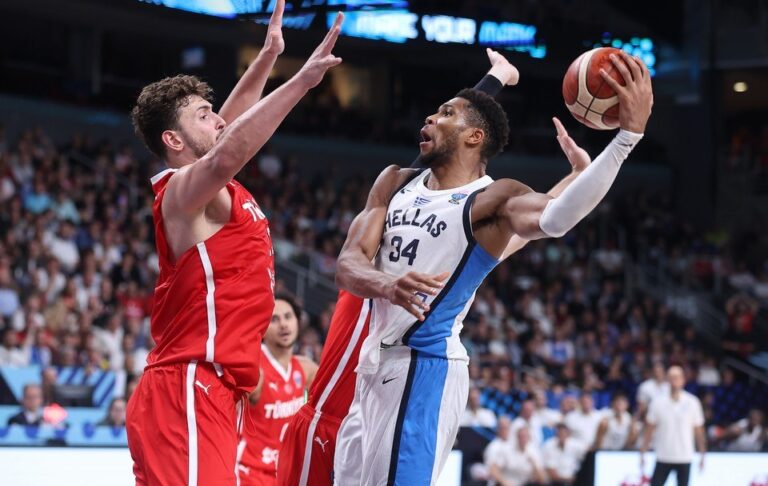 Ο Αντετοκούνμπο ζήτησε συγνώμη για το σχόλιό του για τις τουρκικές σημαίες: «Έχω μόνο αγάπη για την Τουρκία και τον υπόλοιπο κόσμο»