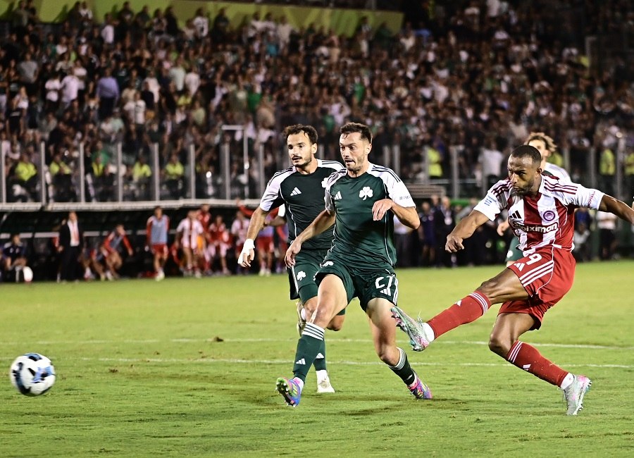 Παναθηναϊκός – Ολυμπιακός 1-1: Μαγική εικόνα στη Λεωφόρο, διαιτητής και γκίνια σταμάτησαν του Πειραιώτες