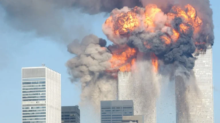 11 Σεπτεμβρίου 2001: Η ημέρα που άλλαξε για πάντα τον πλανήτη – της Κατερίνας Τράση