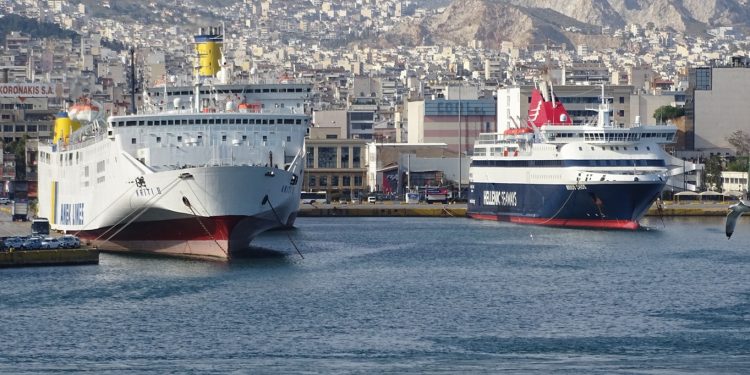 Εκπτώσεις σε ακτοπλοϊκά/αεροπορικά εισιτήρια για τη μετάβαση εκπαιδευτικών στην περιοχή τοποθέτησής τους