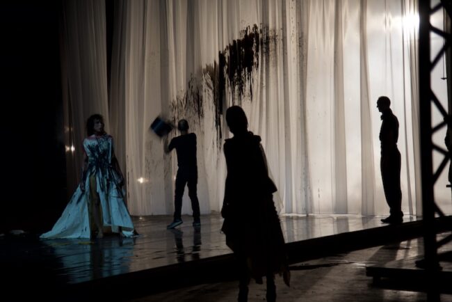 Dramode: Μια Πρωτοποριακή Σύζευξη Μόδας, Θεάτρου, Χορού και Όπερας