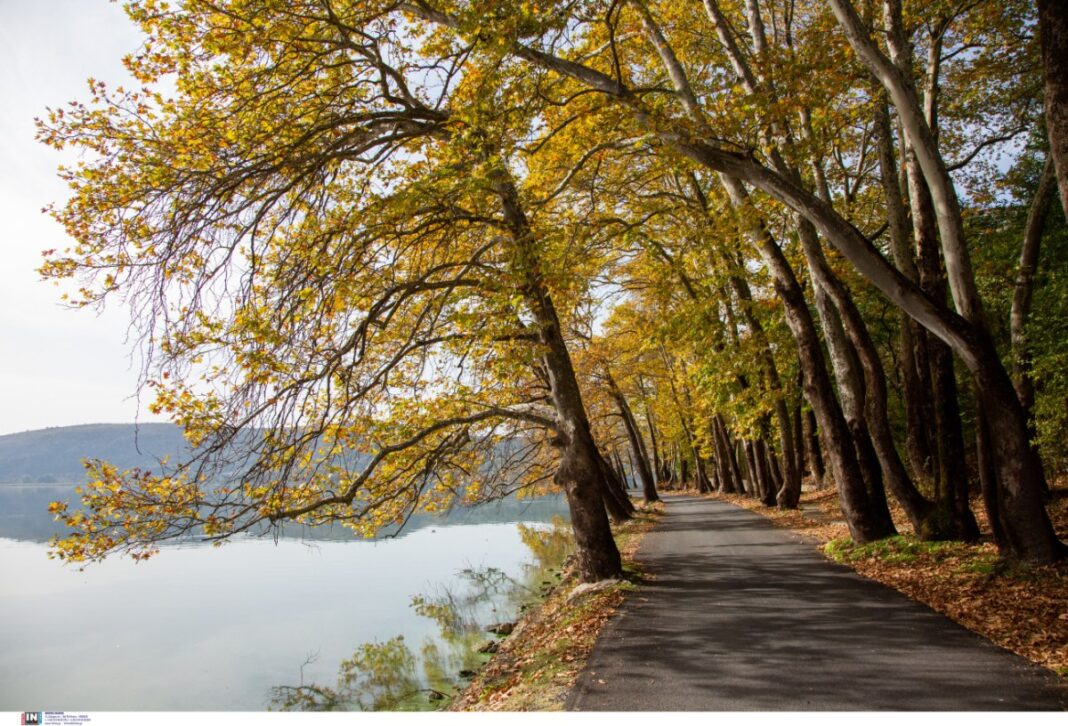 Καιρός: Συννεφιά και πτώση της θερμοκρασίας – Πού θα έχει βροχές και καταιγίδες
