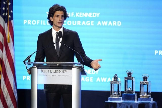 Jack Schlossberg: Ο εγγονός του Τζον Κένεντι μπαίνει στη μάχη για το Κογκρέσο