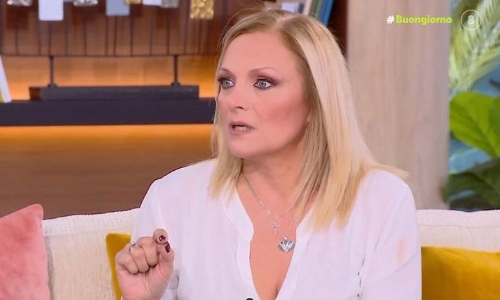 Από την τηλεόραση στην πολιτική – και τώρα; Η Χριστίνα Λαμπίρη ξαναγράφει τη συνέχεια