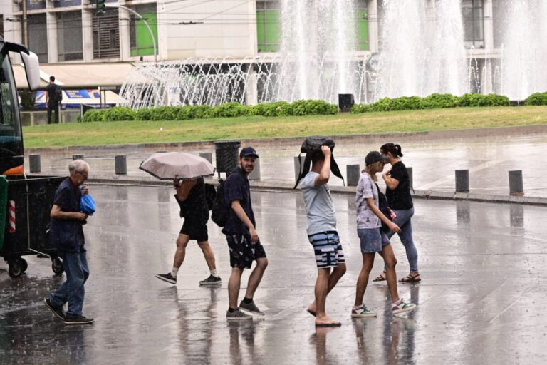 Αλλάζει ο καιρός με μικρή πτώση θερμοκρασίας και καταιγίδες – Βροχές και στην Αττική