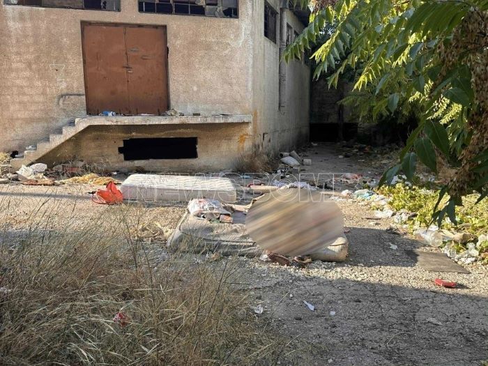 Νεκρός 45χρονος στις Αχαρνές – Τον εντόπισε φίλος του σε εγκαταλελειμμένο κτίριο