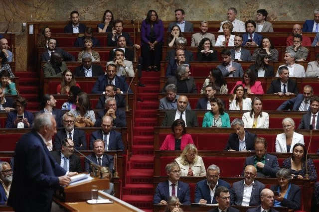 Το κύκνειο άσμα του Μπαϊρού – Έκκληση στους Γάλλους βουλευτές για συμβιβασμό