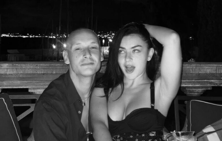 Η Charli xcx ξεκινά τις εορταστικές εκδηλώσεις για τη γαμήλια τελετή στη Σικελία – «Χόρευαν όλη τη νύχτα»