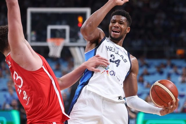 Ελλάδα-Τουρκία 68-94: Η Εθνική έκανε τη χειρότερη εμφάνισή της στο τουρνουά, αλλά πάει για το χάλκινο