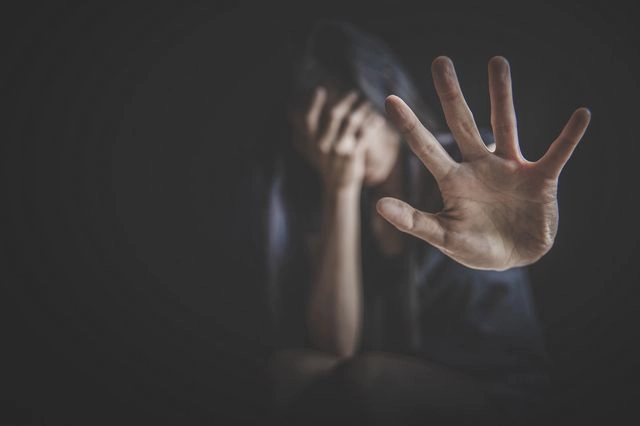 Λάρισα: Γυναίκες εξέδιδαν 20χρονη και την απειλούσαν για να μην σταματήσει