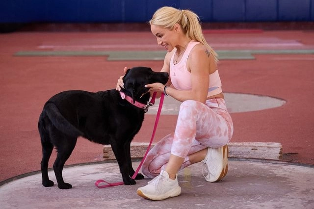 Καρολίνα Πελενδρίτου: Οδηγός ταξί αρνήθηκε να επιβιβάσει τον σκύλο – οδηγό της