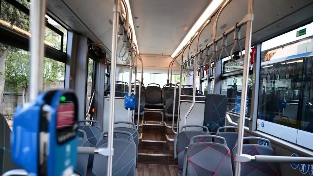 Γλυφάδα: Επεισόδιο με έναν τραυματία σε λεωφορείο – Κατέβασε το παντελόνι του σε ανήλικες και του επιτέθηκε επιβάτης