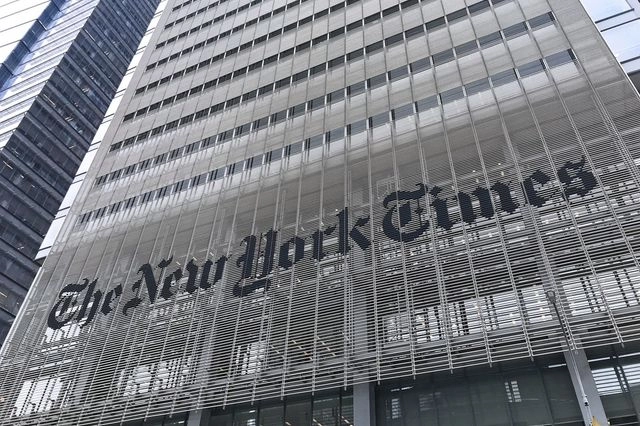 Ο Τραμπ μηνύει τους New York Times και ζητά 15 δισ. δολάρια