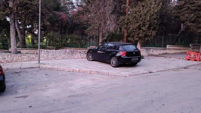 Τέλος το «παρκάρω όπου θέλω» με τον νέο ΚΟΚ – Αυστηρά πρόστιμα έως 2.000 ευρώ για παράνομη στάθμευση
