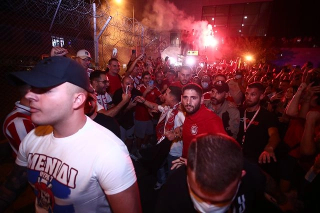 Πανζουρλισμός στην άφιξη του Ποντένσε στην Αθήνα – Οι πρώτες του δηλώσεις, φωτογραφίες