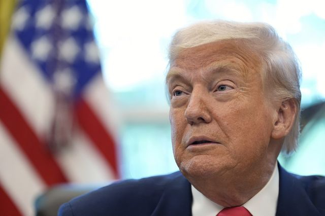 Ο Τραμπ απειλεί με “Αποκάλυψη τώρα” το Σικάγο – “Μ’ αρέσει η μυρωδιά των απελάσεων”