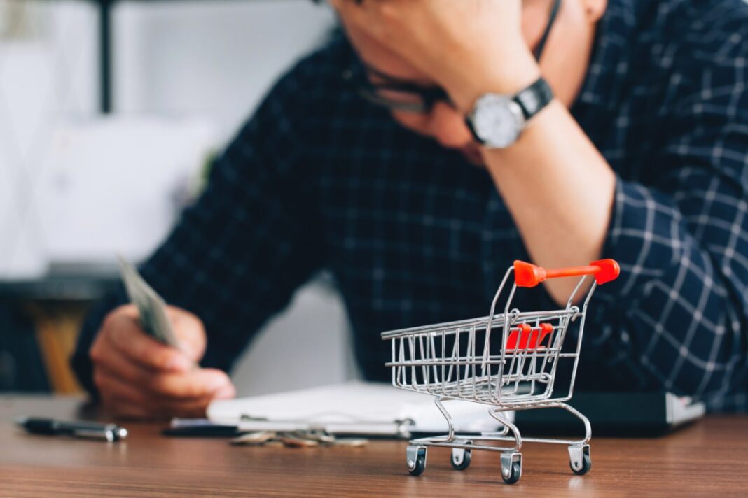 Ακρίβεια: Νέες ανατιμήσεις, απρόσιτα ακόμη και βασικά είδη – δεν βγαίνει ο μήνας