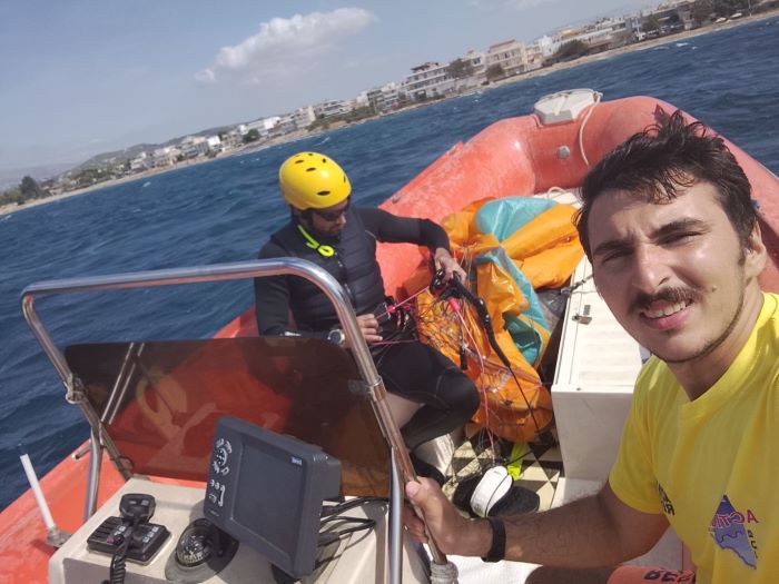 Διάσωση windsurfer ανοιχτά της Αρτέμιδας από το Action Club