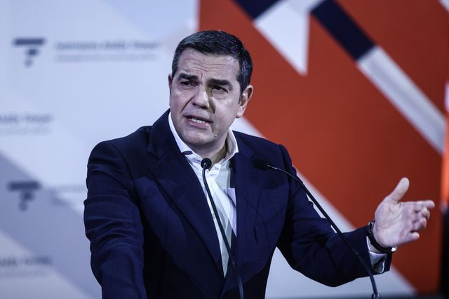 Ο Τσίπρας αναζητά διάλογο με την κοινωνία, όχι στελέχη