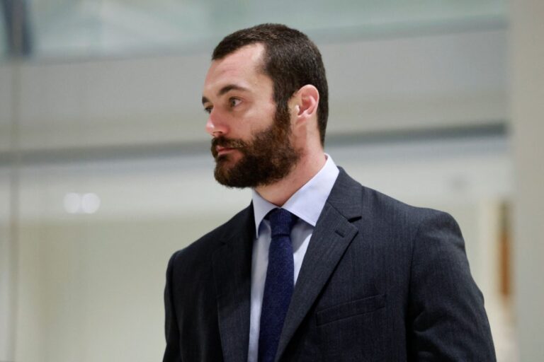 Μεταξύ… Ναπολέοντα και Τραμπ – Ο γιός του Νικολά Σαρκοζί, Λουί, ως επίδοξος «σωτήρας» της γαλλικής Δεξιάς