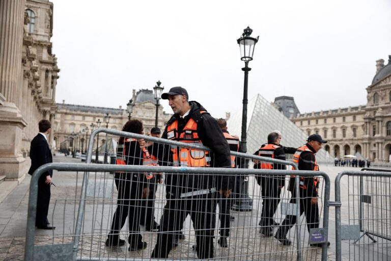 Λούβρο: Τι λένε δύο ελληνόπουλα που βρέθηκαν μπροστά στη ληστεία