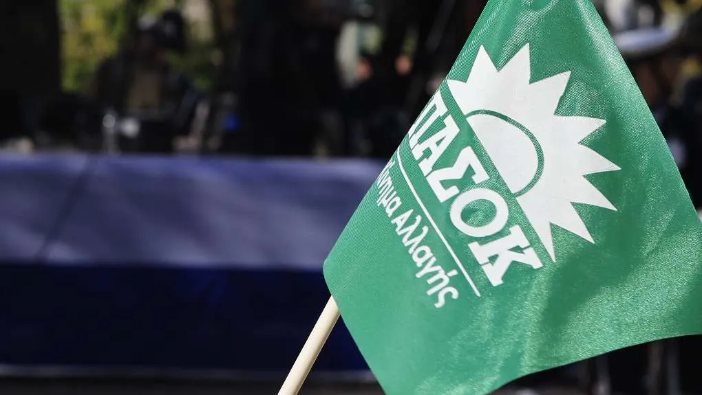 ΠΑΣΟΚ: Δεν είναι ότι δεν ξέρει — είναι ότι δεν μπορεί