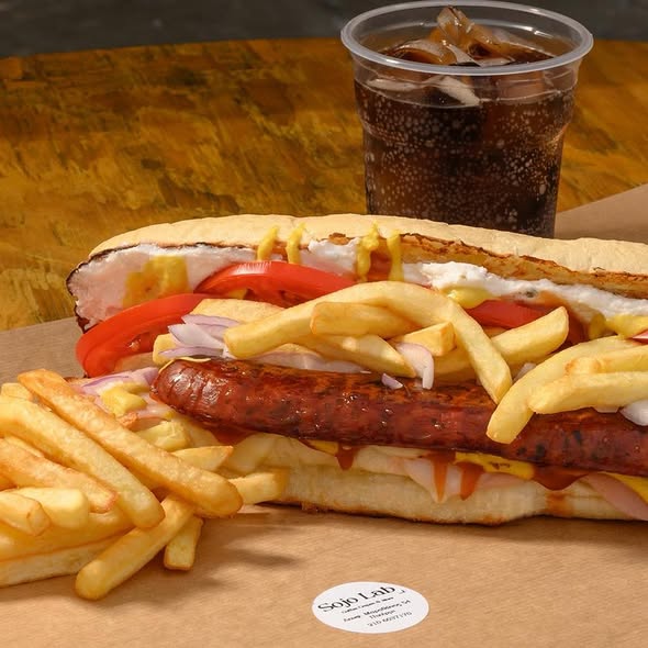 Sojo Lab – Το “Δίκαννο” Hot Dog που… αποτελεί θέμα συζήτησης στο Πικέρμι!