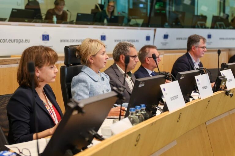 Ευρώπη: Δήμοι και Περιφέρειες ζητούν μεγαλύτερη στήριξη για την τόνωση των νεοφυών επιχειρήσεων