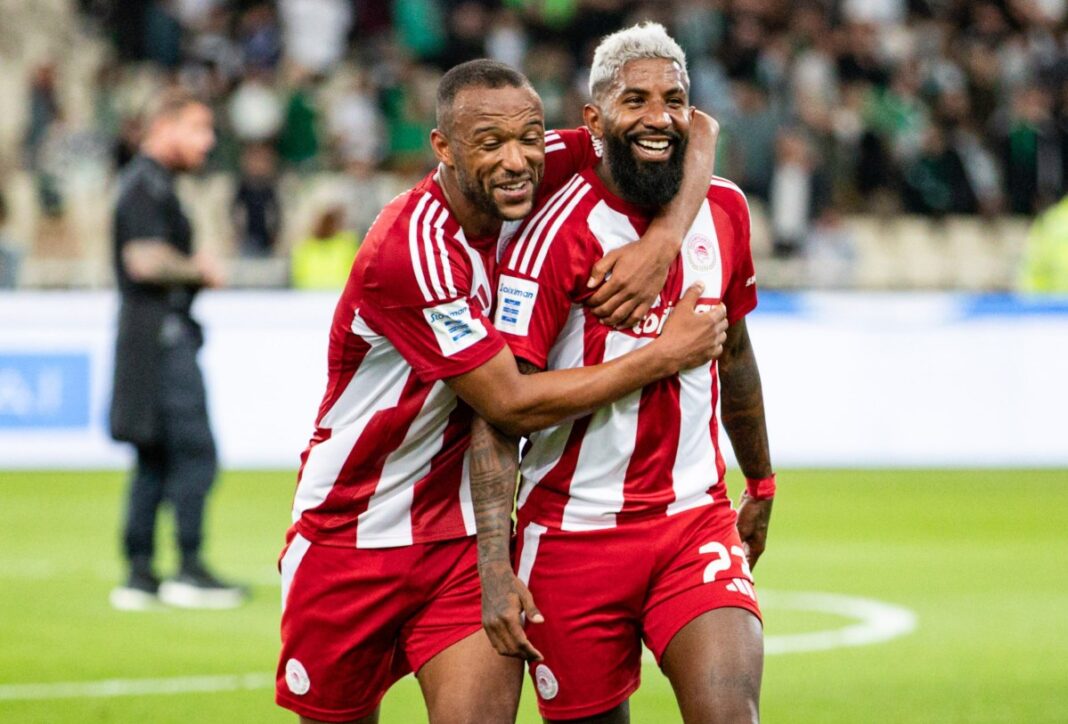 «Τρελάθηκαν»: Οι αναρτήσεις Ελ Κααμπί και Ροντινέι για το γκολ του Κωστούλα στο «Ολντ Τράφορντ» (pics)