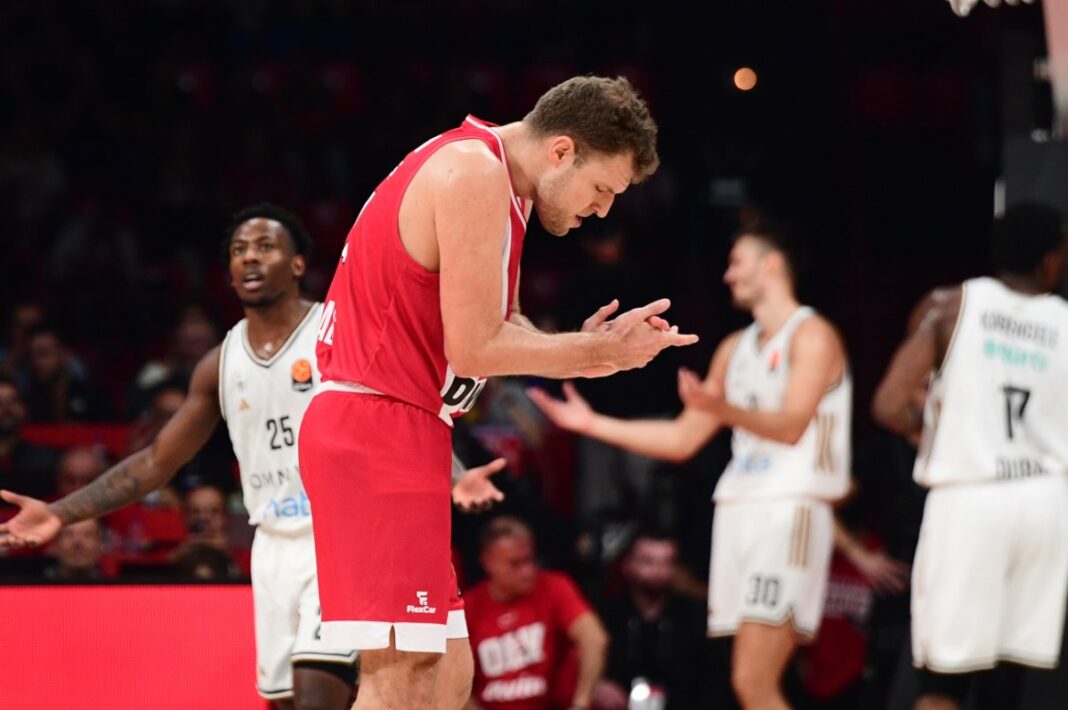 Ολυμπιακός – Ντουμπάι 86-67: Άνετο βράδυ με σούπερ Βεζένκοφ