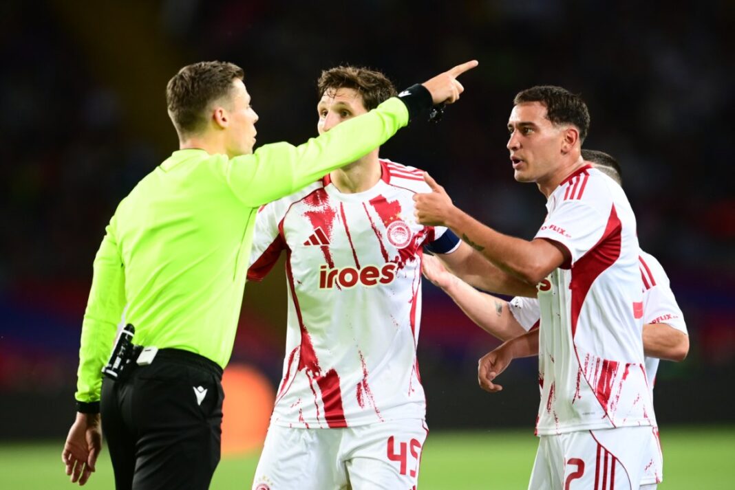 Παγκόσμια κατακραυγή στα social media για τον διαιτητή του Μπαρτσελόνα – Ολυμπιακός