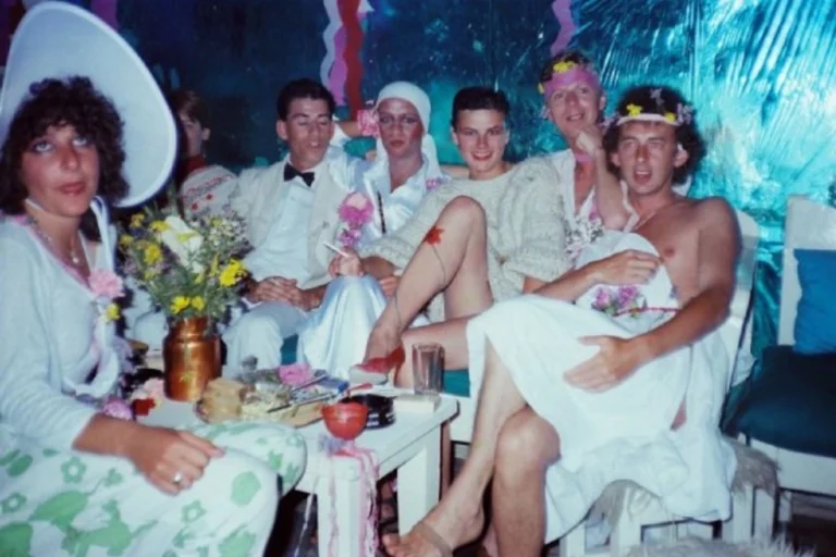 Super Paradise: Η αλήθεια που κανείς δεν θέλει να σου πει για τη Μύκονο