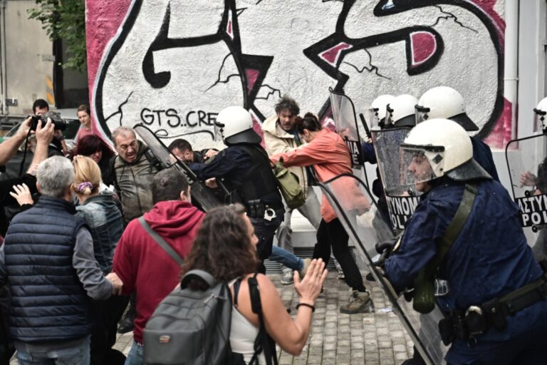 Δασκάλες και δασκάλους χρειάζονται τα σχολεία και όχι αστυνομικούς