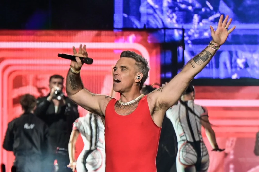 Είδαμε Robbie Williams στο Καλλιμάρμαρο – Ένα ποπ υπερθέαμα που δίχασε