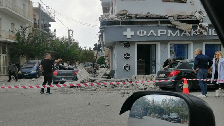 Κατέρρευσαν μπαλκόνια κτηρίου στο Λαύριο – Ελαφρύς τραυματισμός γυναίκας