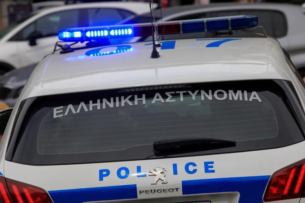 Συνελήφθη μεθυσμένος οδηγός που τράκαρε 13 σταθμευμένα αυτοκίνητα στην Αθήνα