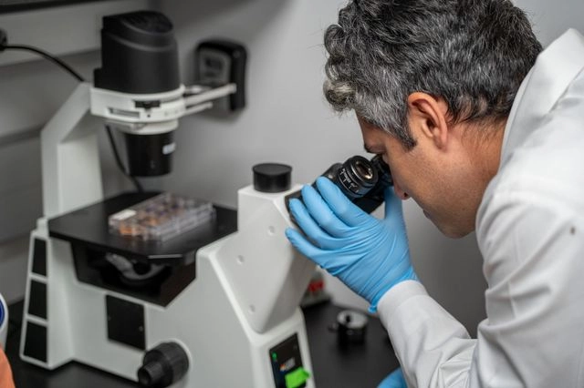 Μελέτη: Tο εμβόλιο κατά του κορονοϊού πυροδοτεί ανοσολογική αντίδραση για την καταπολέμηση του καρκίνου