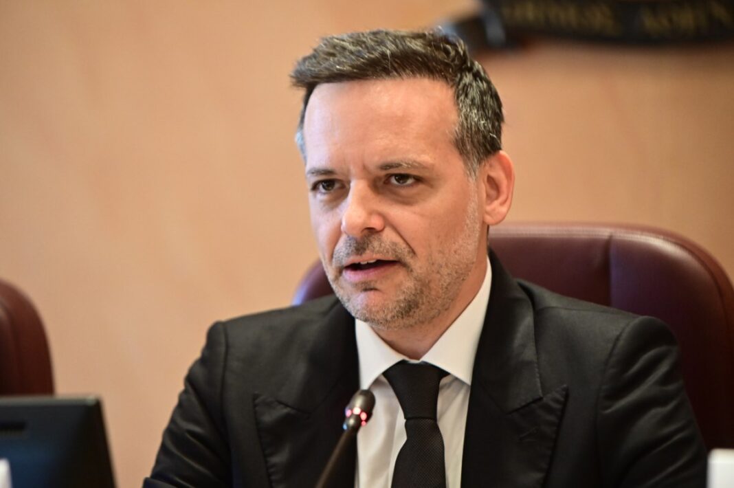 Η «στεναχώρια» Δούκα, οι «κομμένοι» από την ΚΟΕΣ του ΠΑΣΟΚ και ο διάλογος με Τσίπρα